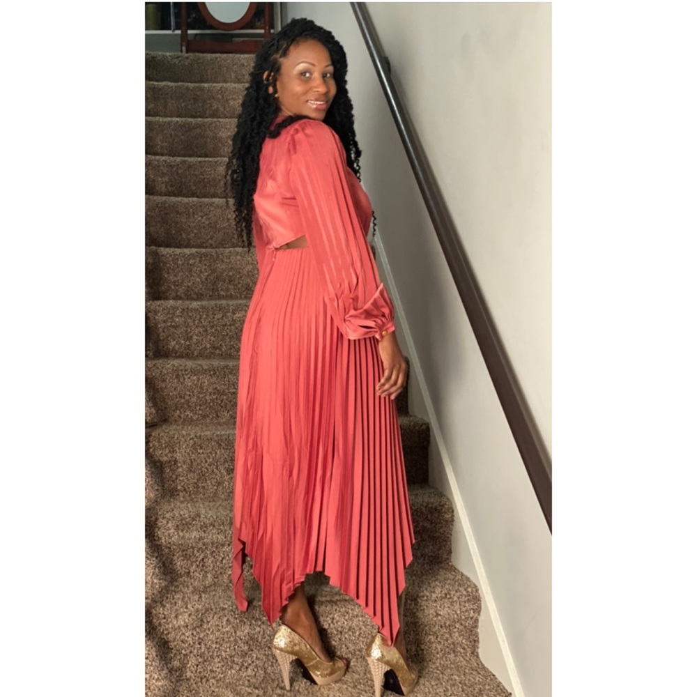 Rose pink cut out dress - Picture 2 of 10